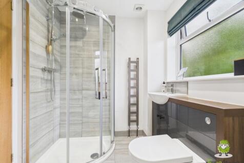EweMove Basingstoke Avon Road Shower Room