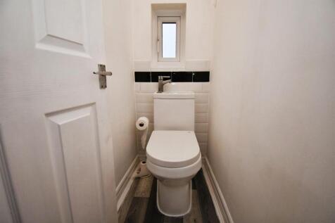downstairs wc.JPG