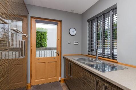4 bed, 3 bath Detached in Glasgow - Photo 27