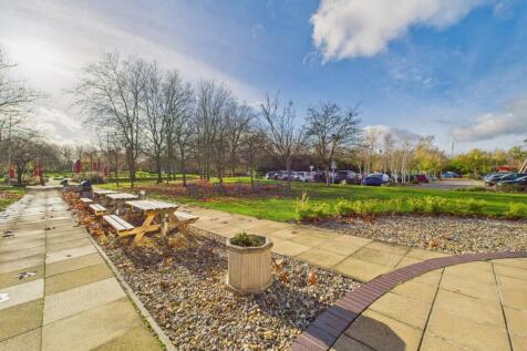 CAM01909G0-PR0420-STILL003