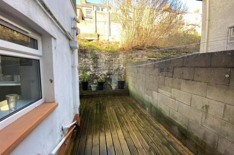 64 Queen Street - rear garden.jpg