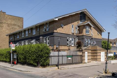 Leabank Square, E9