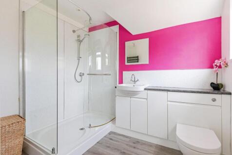 En-suite Shower Room / WC