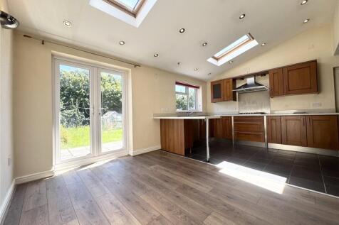 Cricklade Road, Stratton, Swindon, Wiltshire, SN2 photo 4