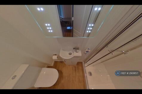 Studio b En-Suite Bathroom