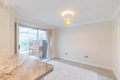 Linton Drive, Alwoodley, Leeds, LS17 photo 4
