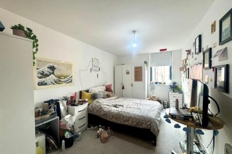 Main bedroom pic 1.jpeg