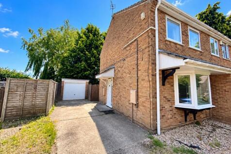 2-bed house on Fieldfare Croft, Boston, £850/mo