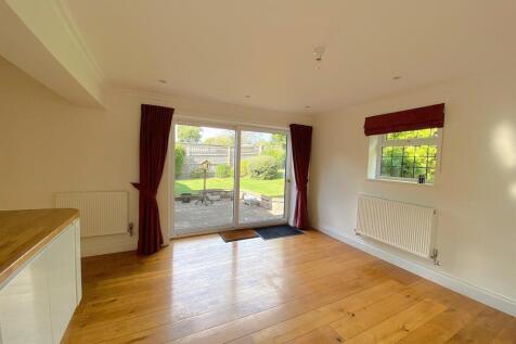 36 Terminus Ave - Diner.jpg