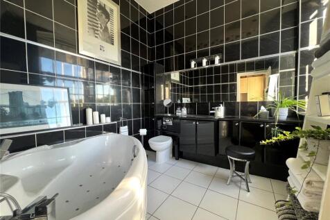 En-Suite Bathroom,