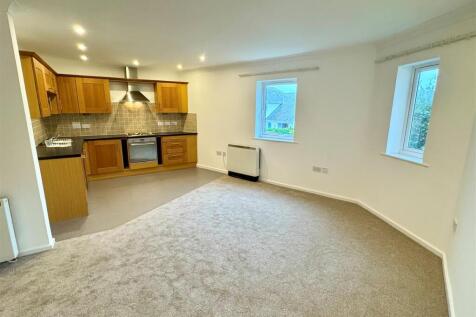 6 Trehellan Heights Lounge and Kitchen