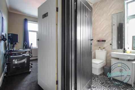 Bathroom &amp; rear bedroom two