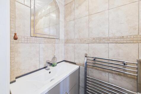 CAM04233G0-PR0025-STILL004