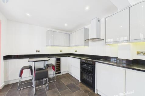 CAM03218G0-PR0592-STILL009