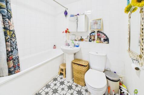 Presented by Clinton at EweMove Bexleyheath and Da