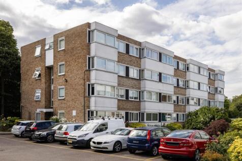Queenswood Gardens, E11