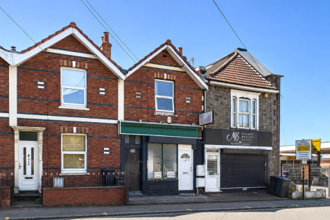 Mixed-use invesmtnet 2 x flats and shop for auctio