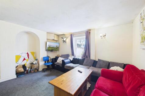 2 - Georgian Townhouse for Auction, Redcliffe, Bri