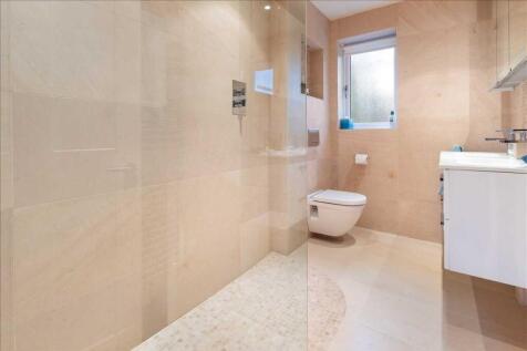 PRIVATE ENSUITE