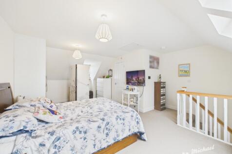 CAM02773G0-PR0367-STILL002