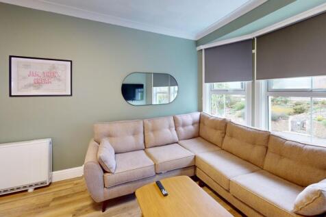 4-bed flat on Flat 2, 1B, 18, Avenue Road TR114AZ, £910/mo