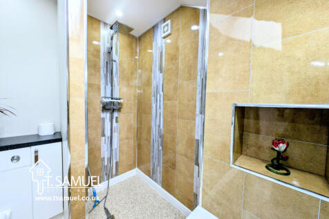 Jack &amp; Jill Bathroom