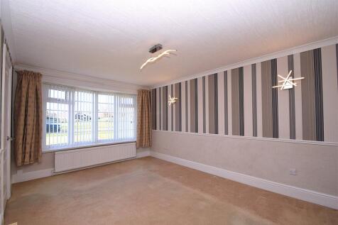 Eastway, Eastfield, Scarborough, North Yorkshire, YO11 photo 3