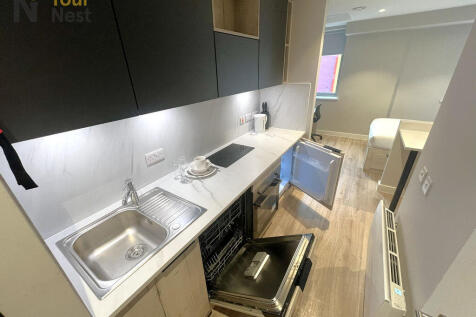 Classic studio midfloor, Briggate Studios,  Leeds, LS1 6AA photo 4