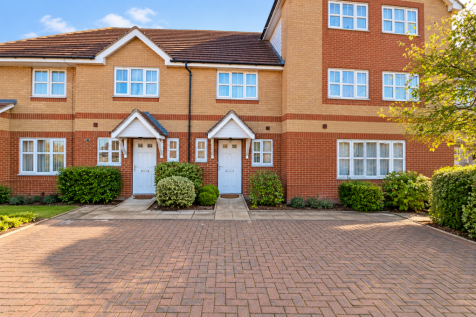 2-bed terraced on Riverdale Close, Barking, Barking And Dagenham, £1,850/mo