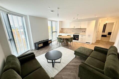 3-bed flat on Weavers House, Castleward Boulevard, Derby, £1,350/mo