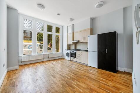 Flat 1-368 Uxbridge road-1.jpg