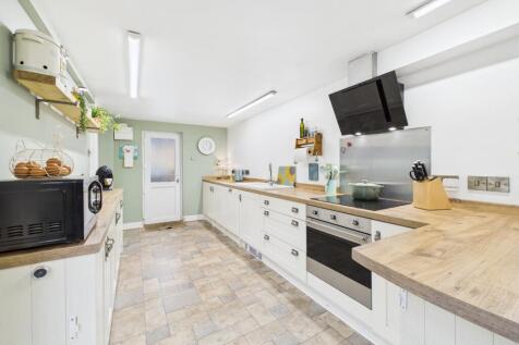 CAM04825G0-PR0244-STILL007