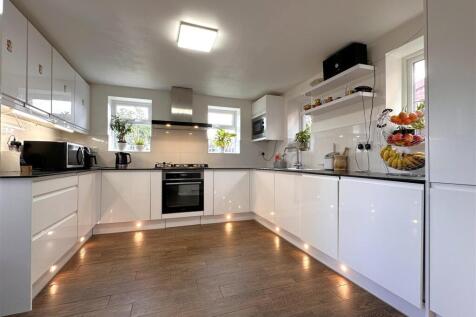 Stunning Modern Kitchen 086