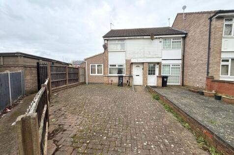Three Bedroom End of Terrace House on Archer Clos