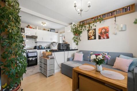 22 Willow View SW19 reception 1.jpg