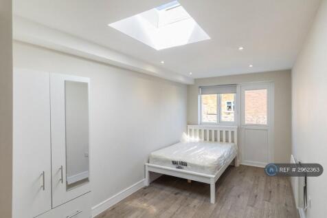 Staines Road West, Ashford, TW15 photo 4