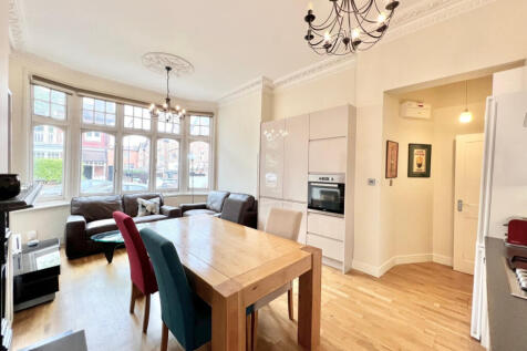 4 Bedroom 2 Bathroom Flat for Rent