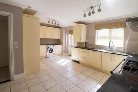 Kitchen 2.jpg