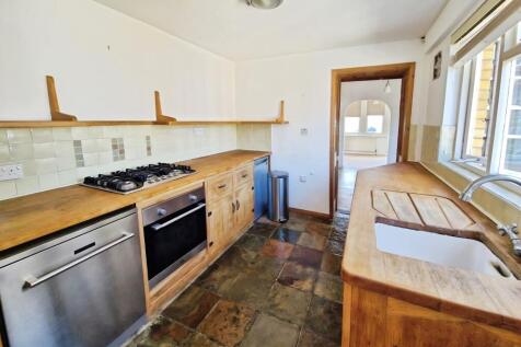 Albany Road, East Cowes, Isle of Wight, PO32 photo 5