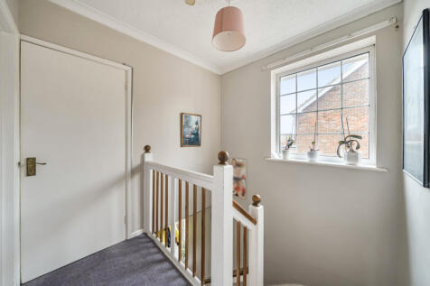 1376847-8-690b52b...