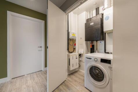 Dagenham Green, Utility