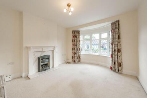 SITTING ROOM DINING ROOM AND FITTED KITCHEN