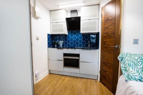 1Apt_1_Woodland_Way_