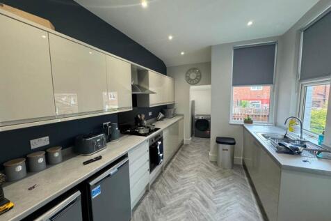 Landseer Avenue (Room 5), Bramley, Leeds photo 5