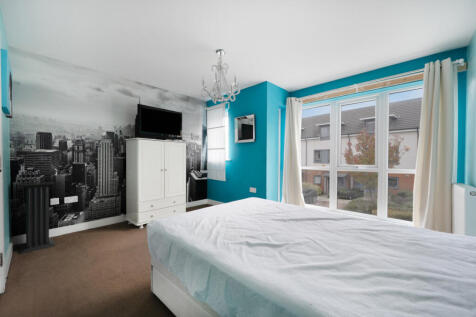 1365880-5-68ed211...