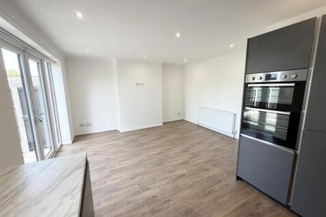 Kenilworth Drive, Wirral photo 5