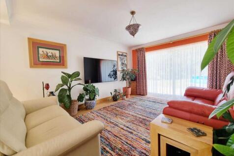 Living Kitchen Area: