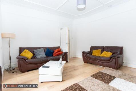 5 Bedroom House, Ferndale Road photo 3