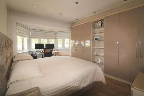 e Bedroom 1.jpg