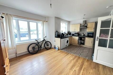Ridgeview Road, Whetstone photo 4